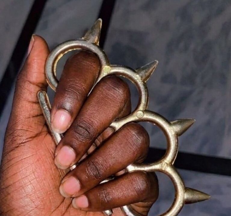 Nigerian Lady Alarmed by Items Found in Boyfriend’s Bag